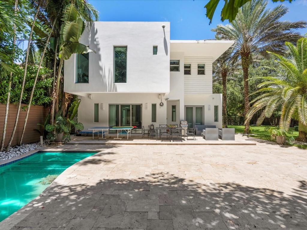 3917 S Le Jeune Miami, FL 33146