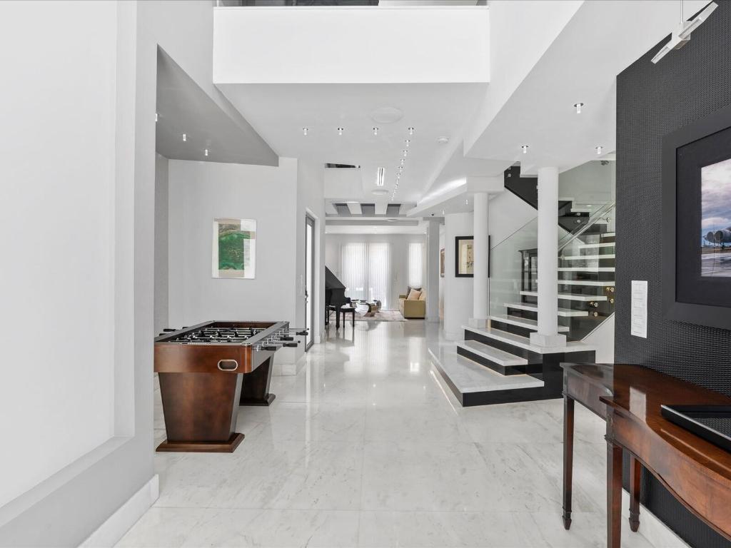 3917 S Le Jeune Miami, FL 33146