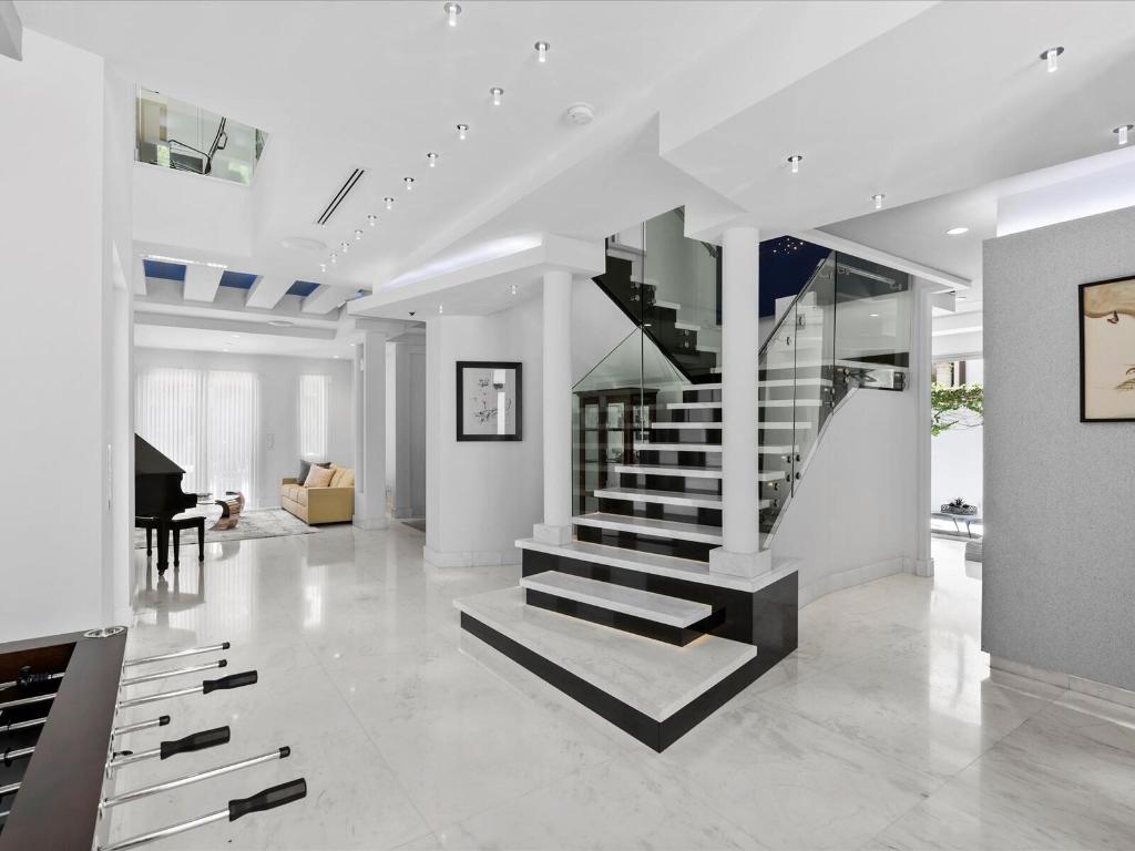 3917 S Le Jeune Miami, FL 33146