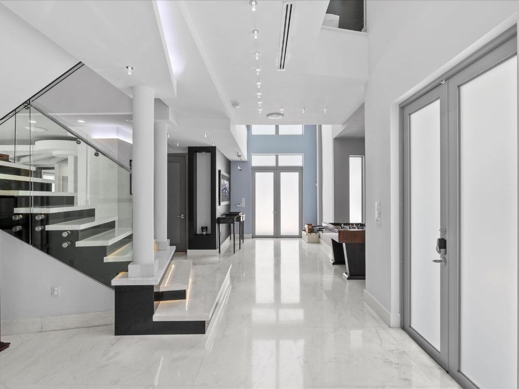 3917 S Le Jeune Miami, FL 33146