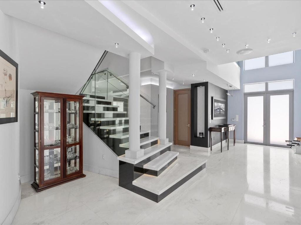 3917 S Le Jeune Miami, FL 33146