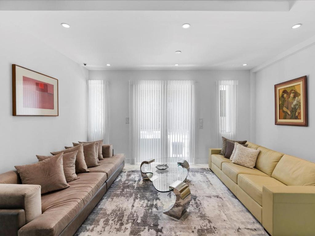 3917 S Le Jeune Miami, FL 33146