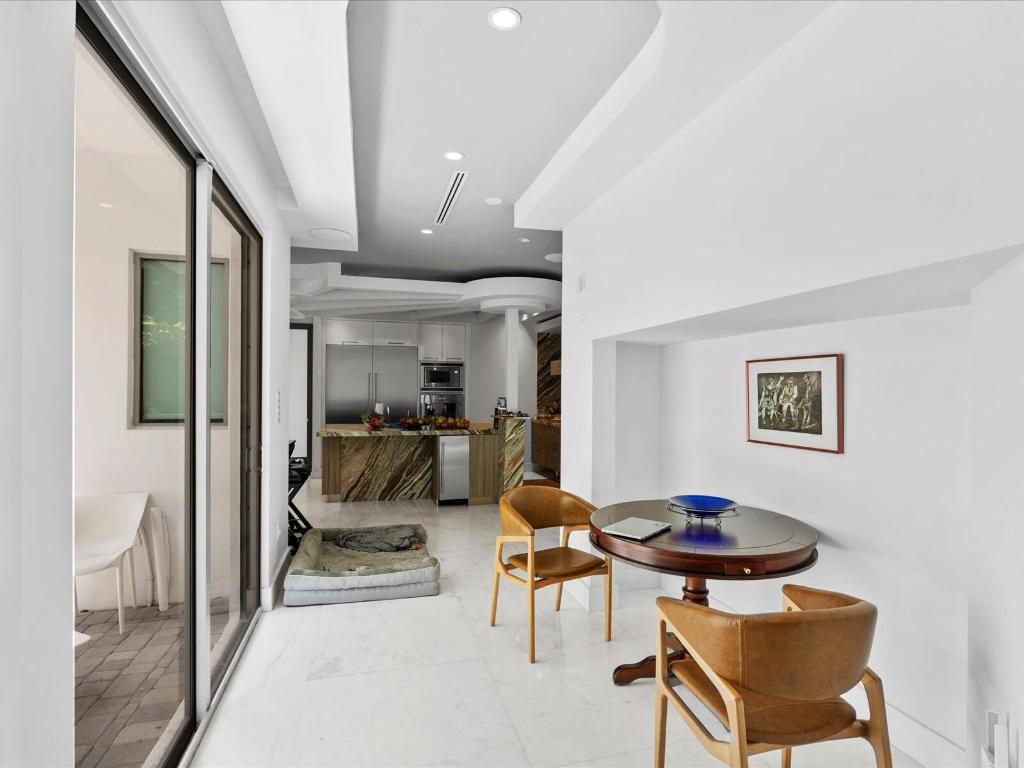 3917 S Le Jeune Miami, FL 33146