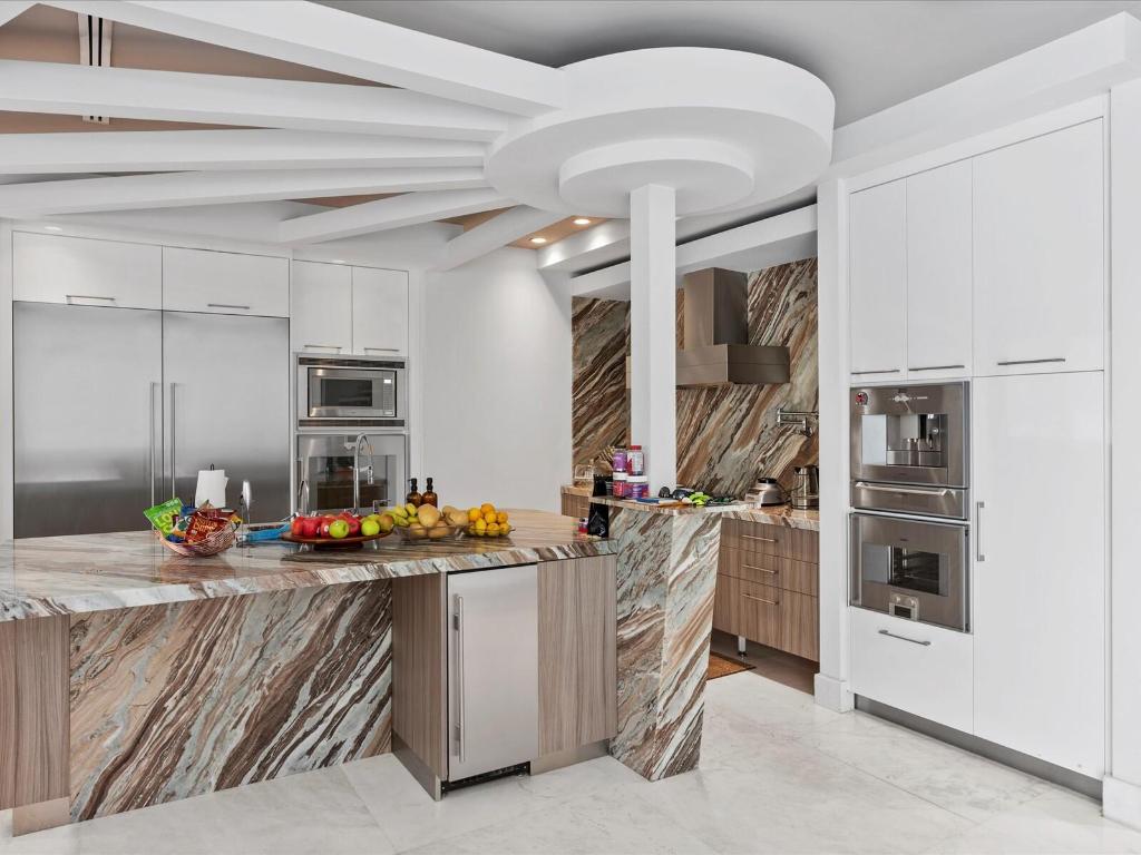 3917 S Le Jeune Miami, FL 33146