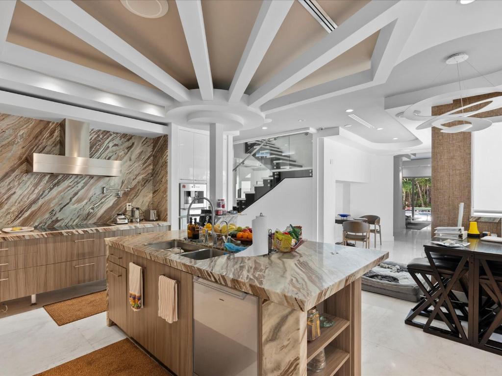 3917 S Le Jeune Miami, FL 33146