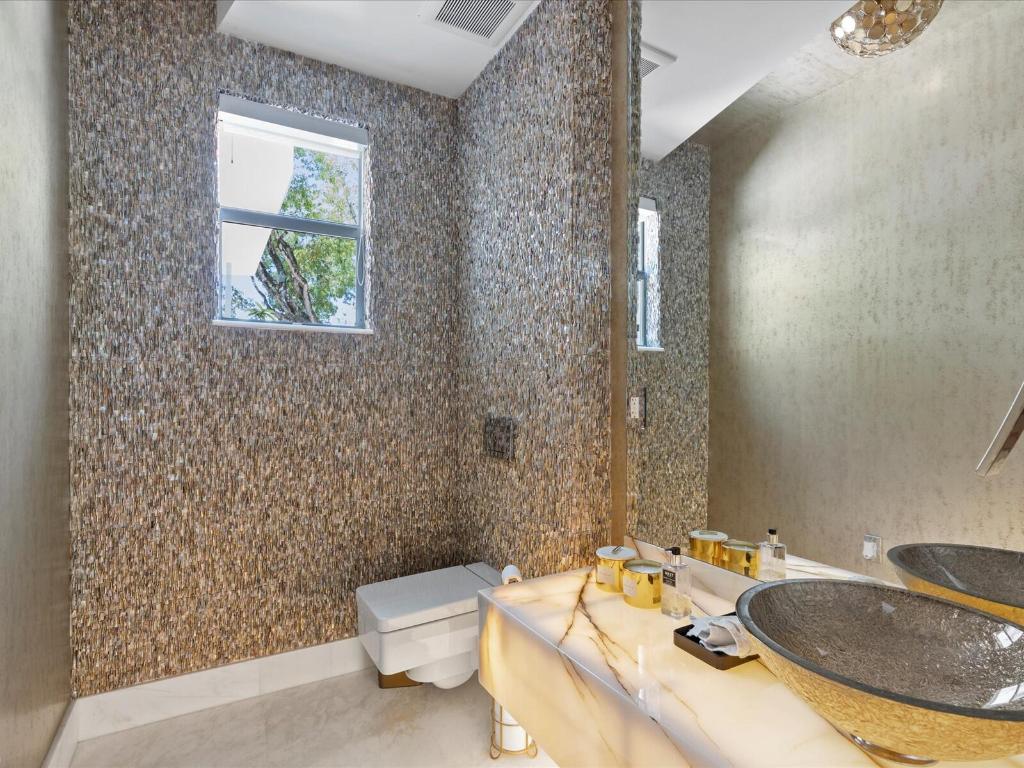 3917 S Le Jeune Miami, FL 33146