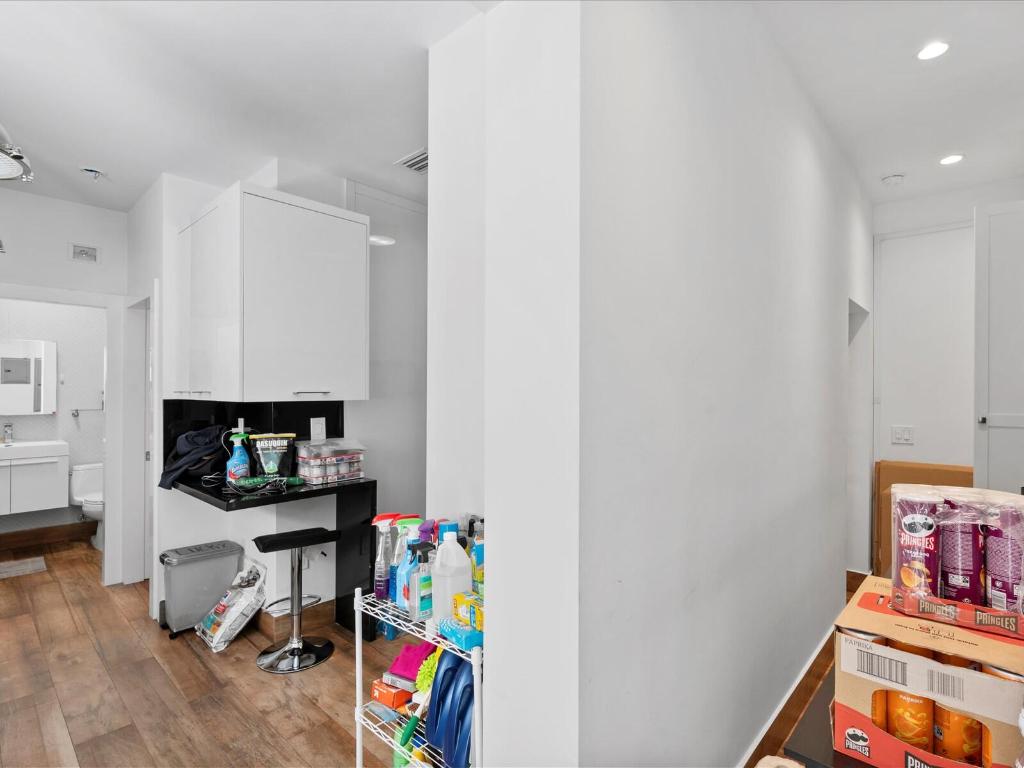 3917 S Le Jeune Miami, FL 33146