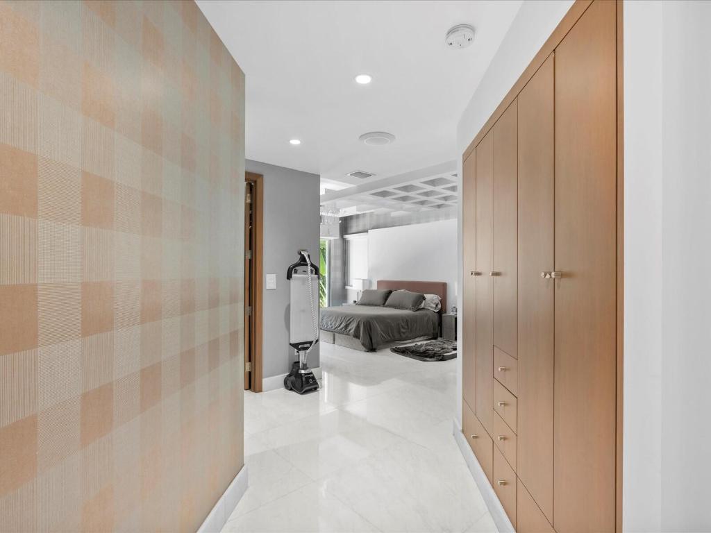 3917 S Le Jeune Miami, FL 33146