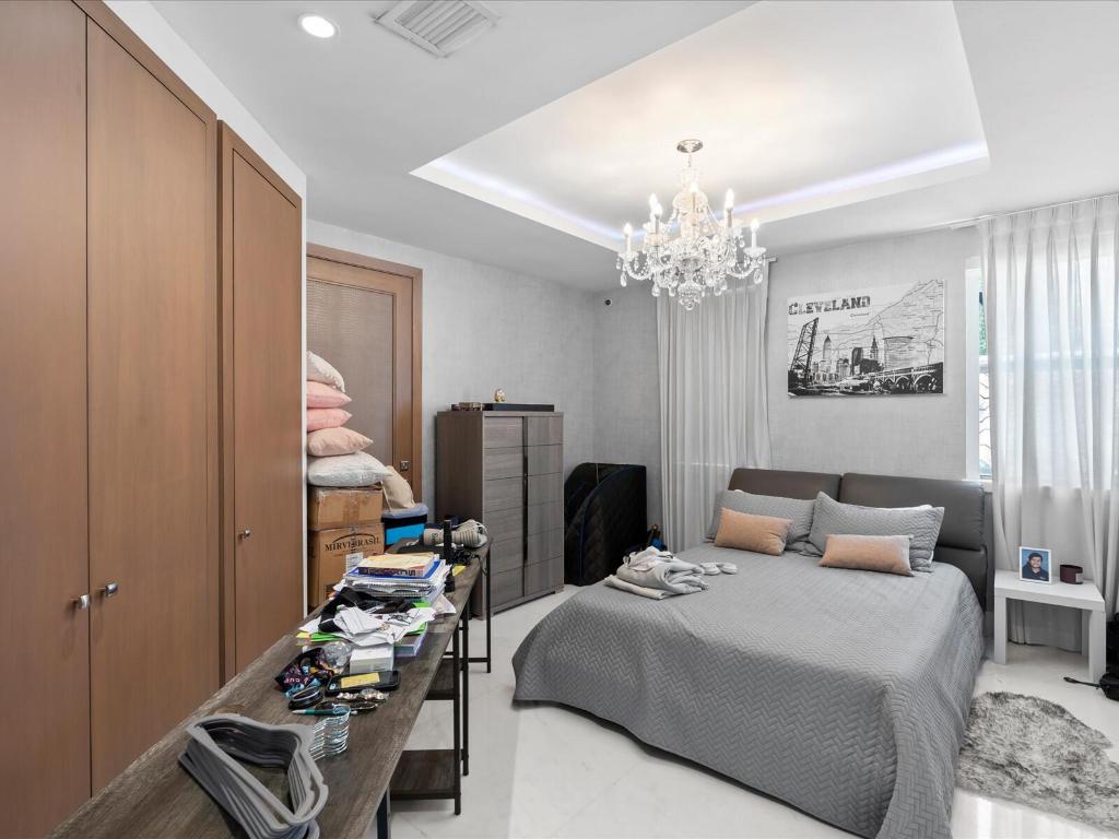 3917 S Le Jeune Miami, FL 33146