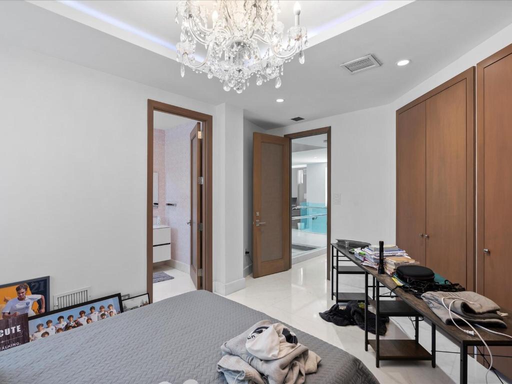 3917 S Le Jeune Miami, FL 33146