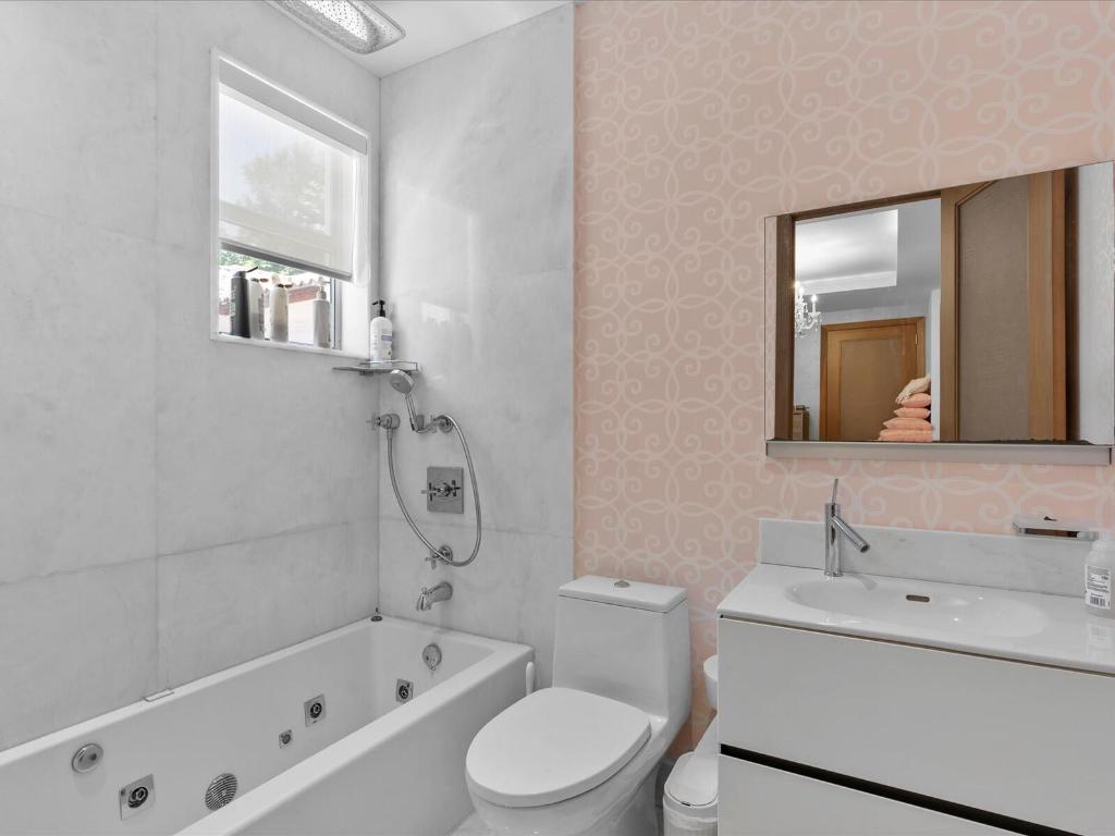 3917 S Le Jeune Miami, FL 33146