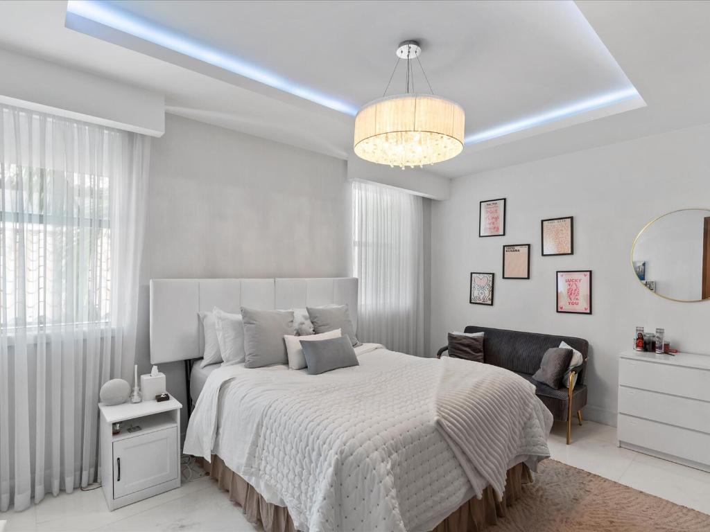 3917 S Le Jeune Miami, FL 33146