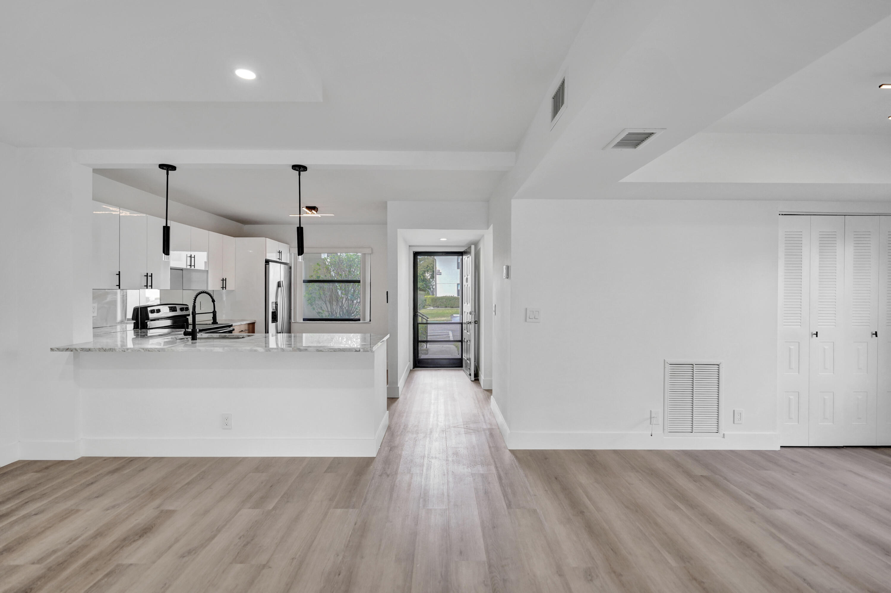 7674 Tahiti #101 Lake Worth, FL 33467