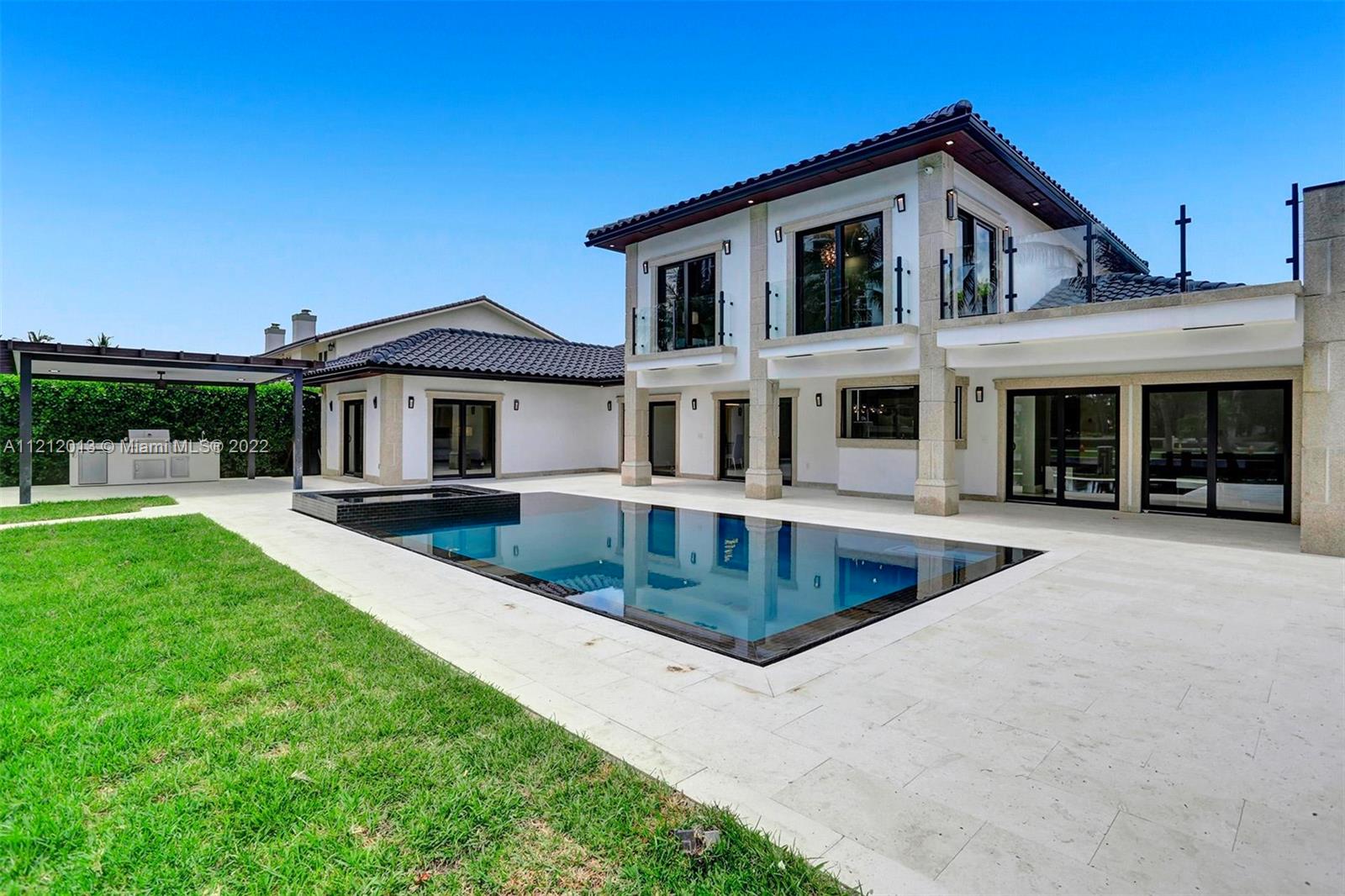 415 Holiday Dr