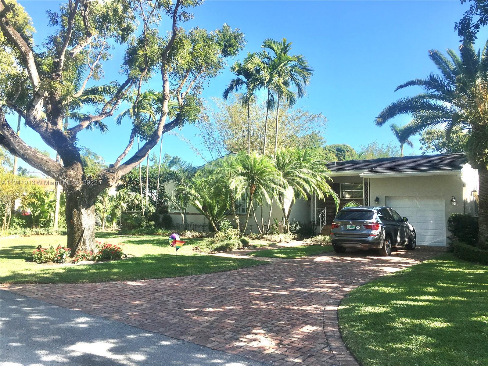 1114 Aduana Ave