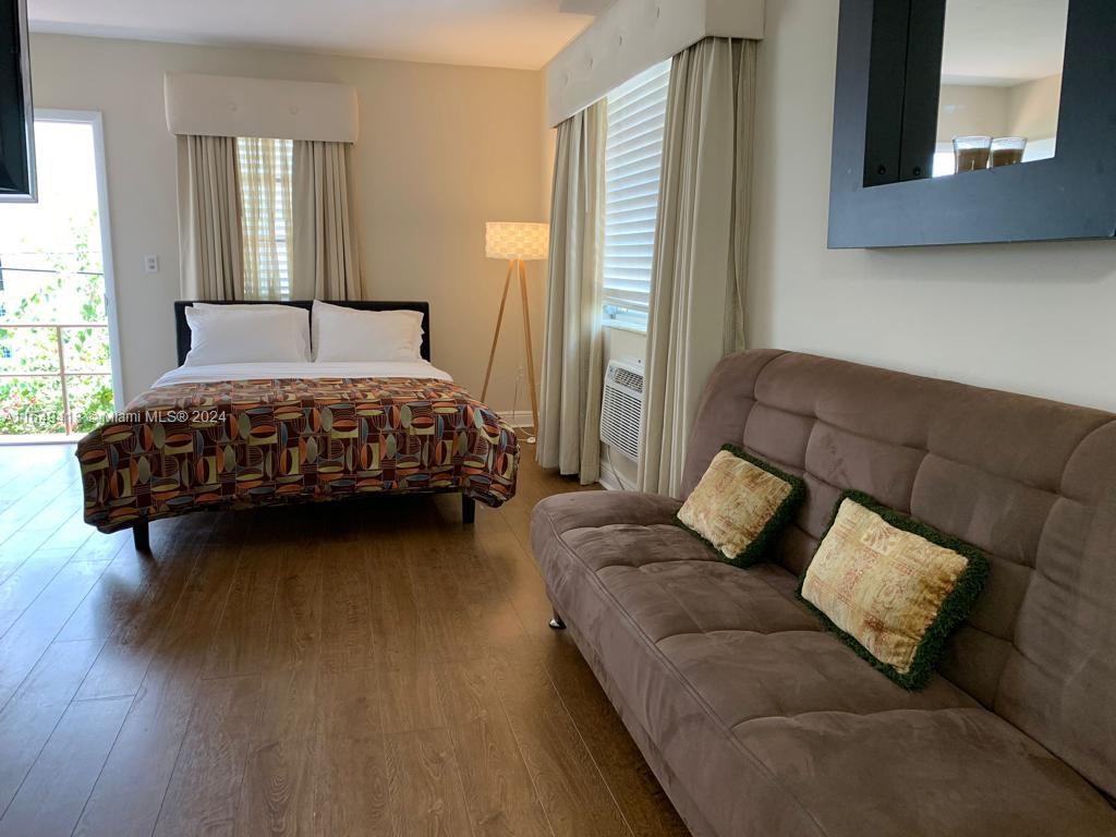 740 Michigan Ave #10