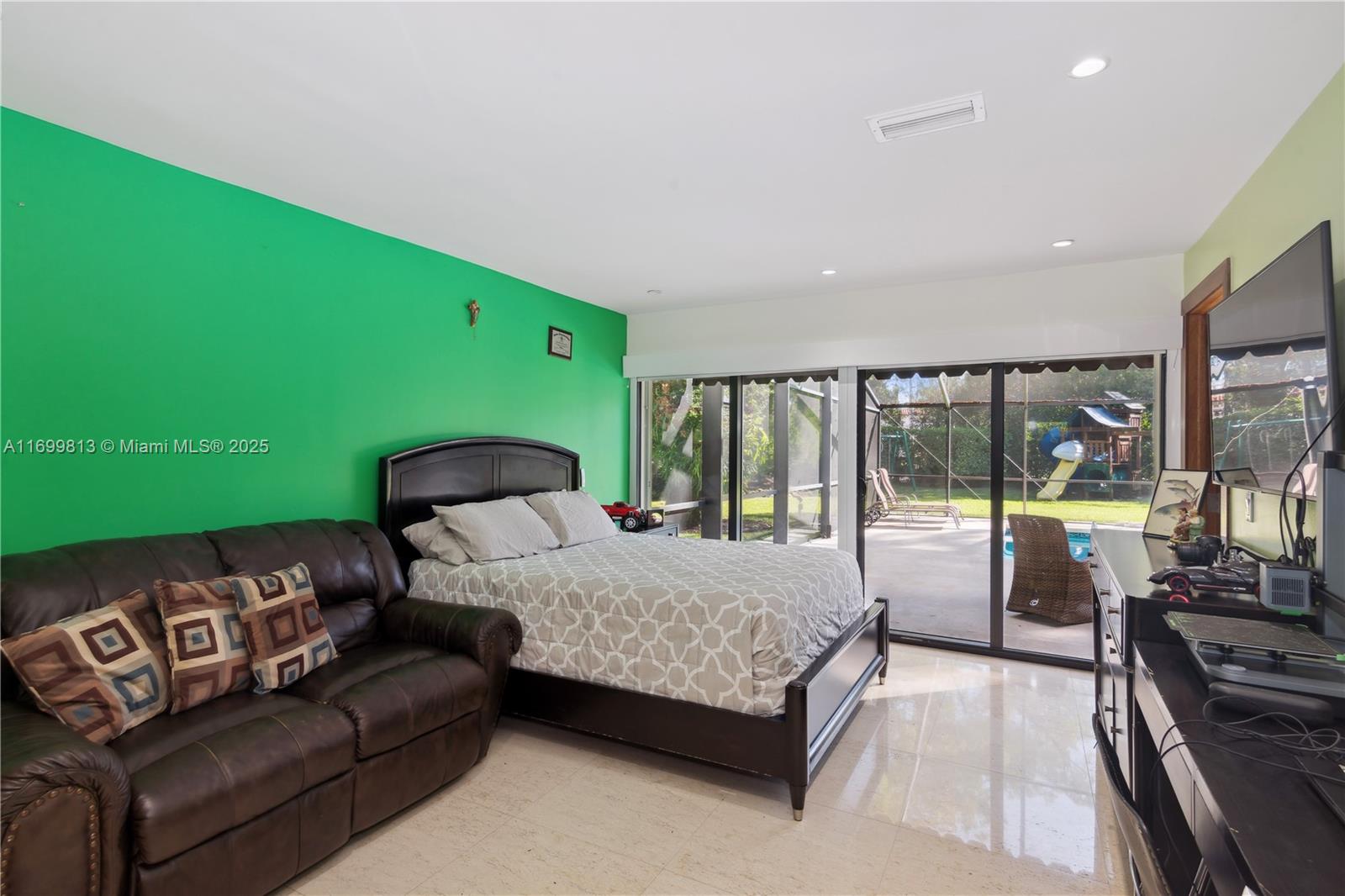 7001 Robles St Coral Gables, FL 33143 7001 Robles St Coral Gables, FL 33143