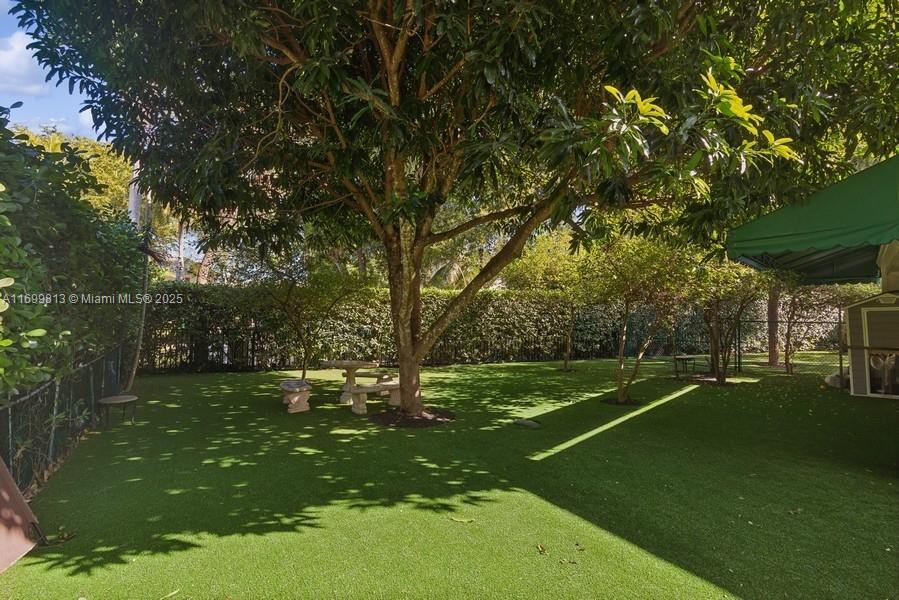 7001 Robles St Coral Gables, FL 33143 7001 Robles St Coral Gables, FL 33143