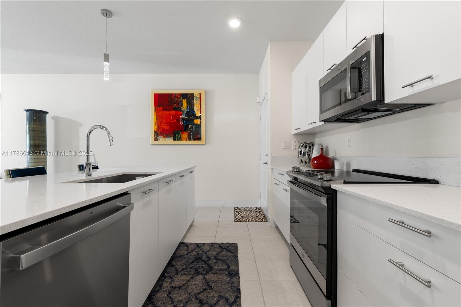 8292 NW 43rd St,Doral, FL 33166