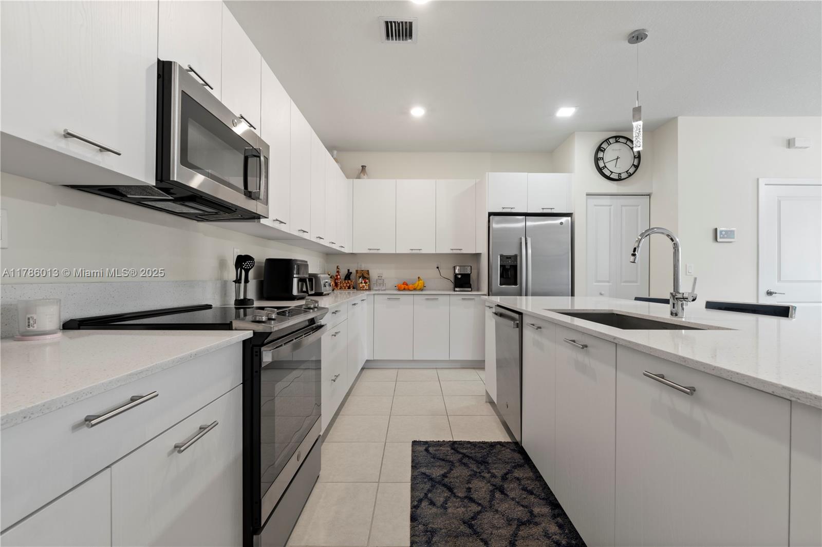 8292 NW 43rd St,Doral, FL 33166