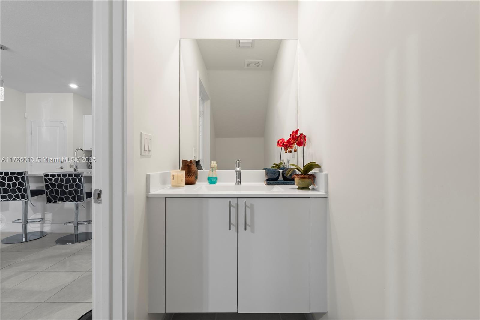 8292 NW 43rd St,Doral, FL 33166