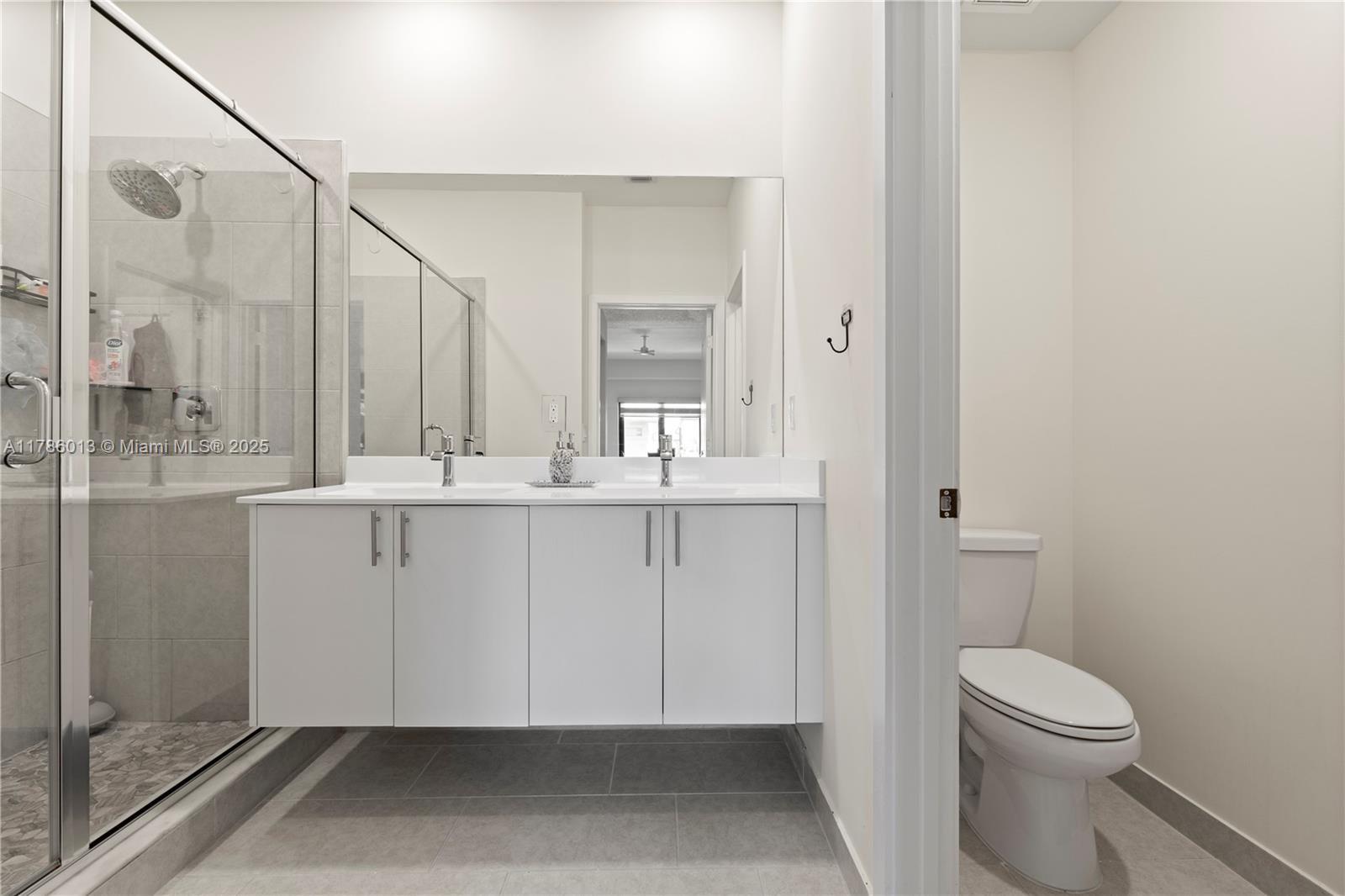 8292 NW 43rd St,Doral, FL 33166