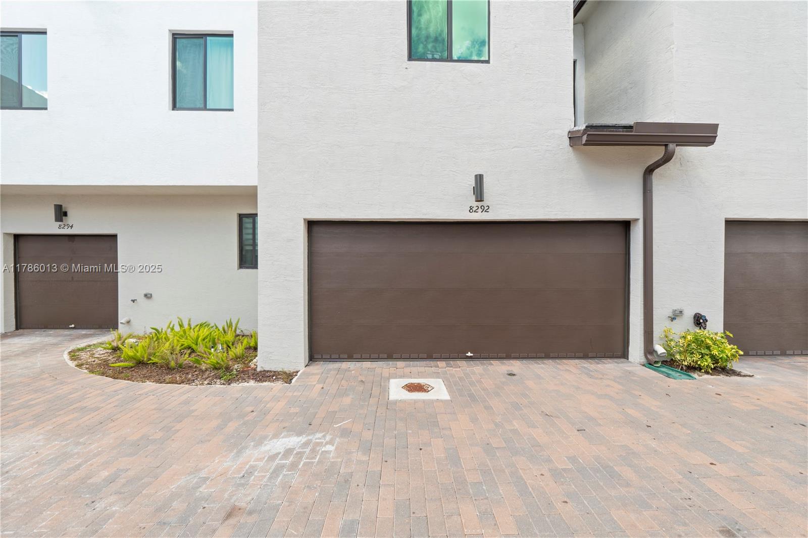 8292 NW 43rd St,Doral, FL 33166