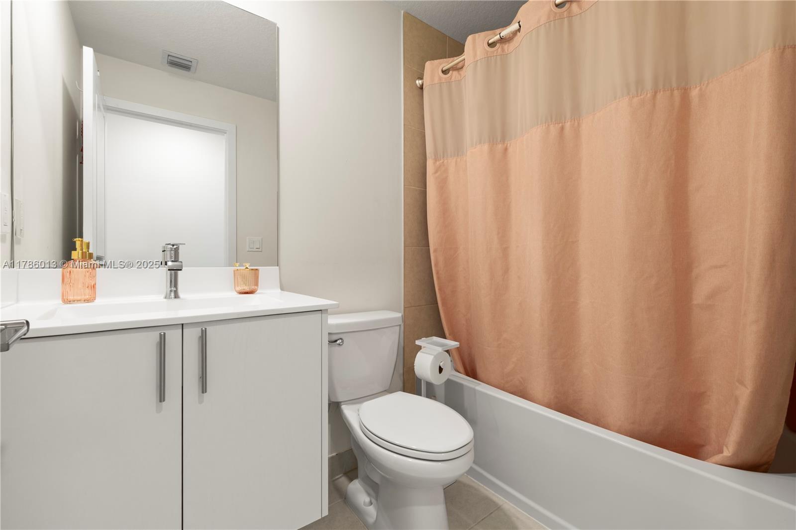 8292 NW 43rd St,Doral, FL 33166