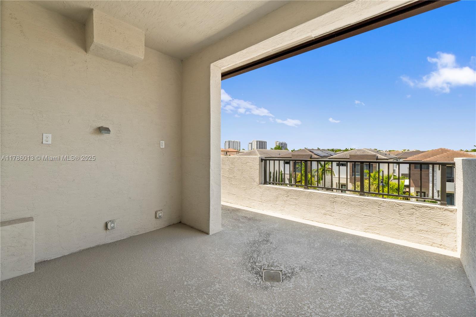 8292 NW 43rd St,Doral, FL 33166