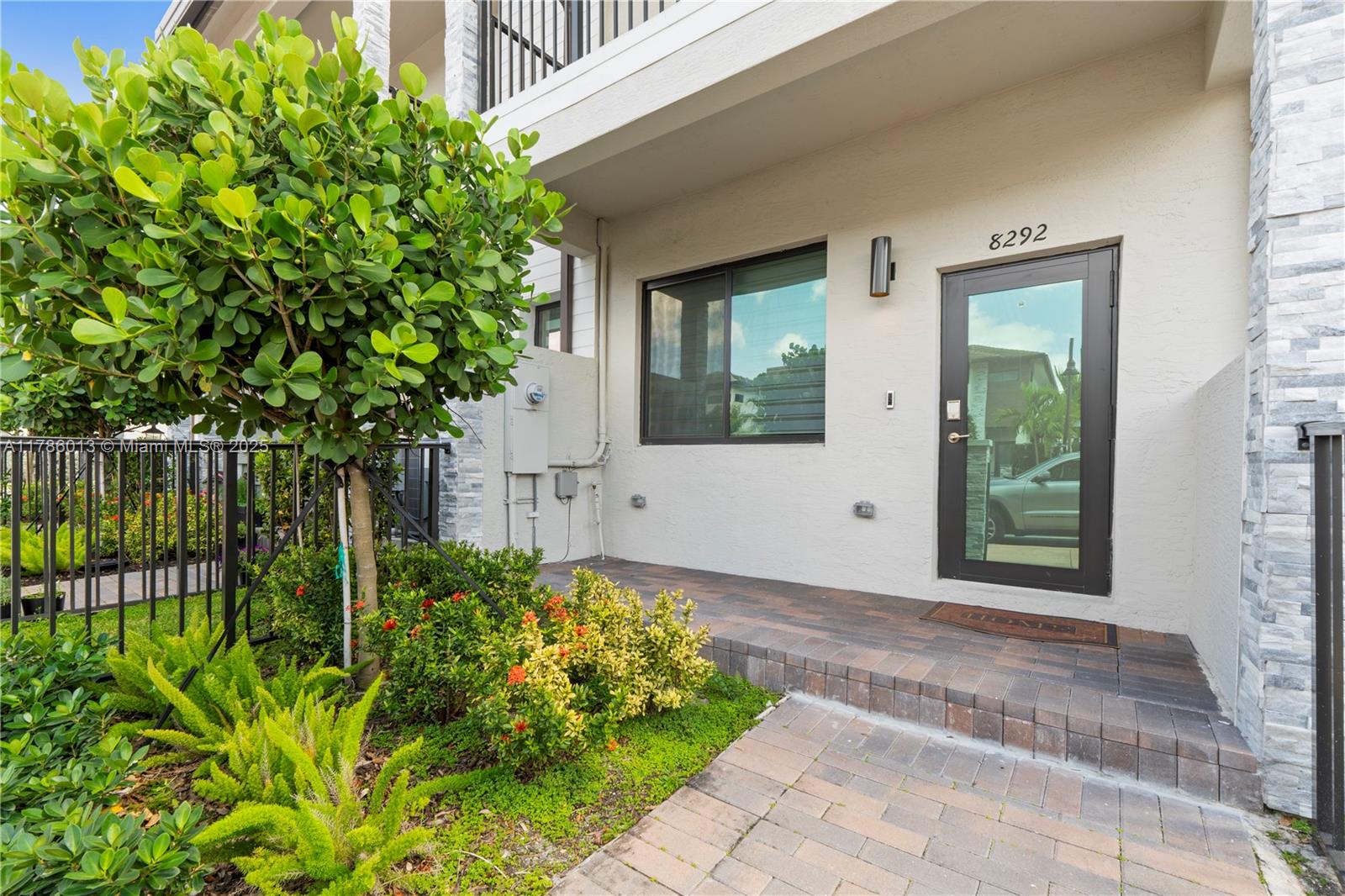 8292 NW 43rd St,Doral, FL 33166