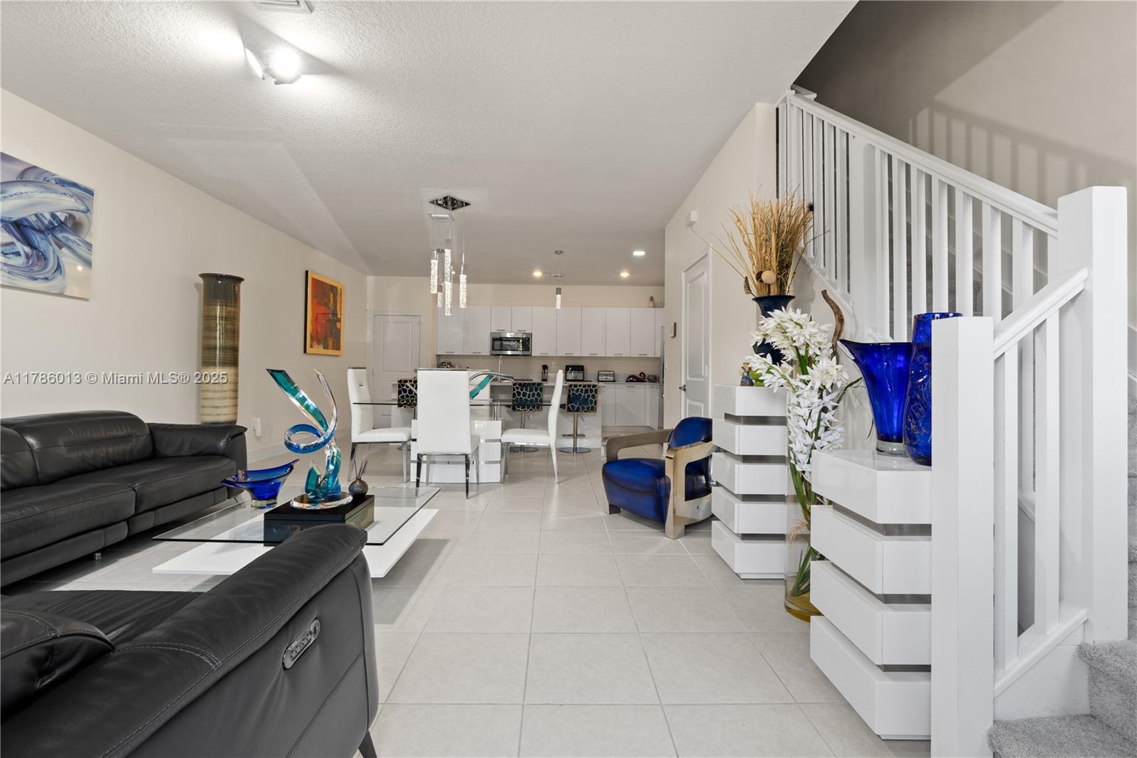 8292 NW 43rd St,Doral, FL 33166