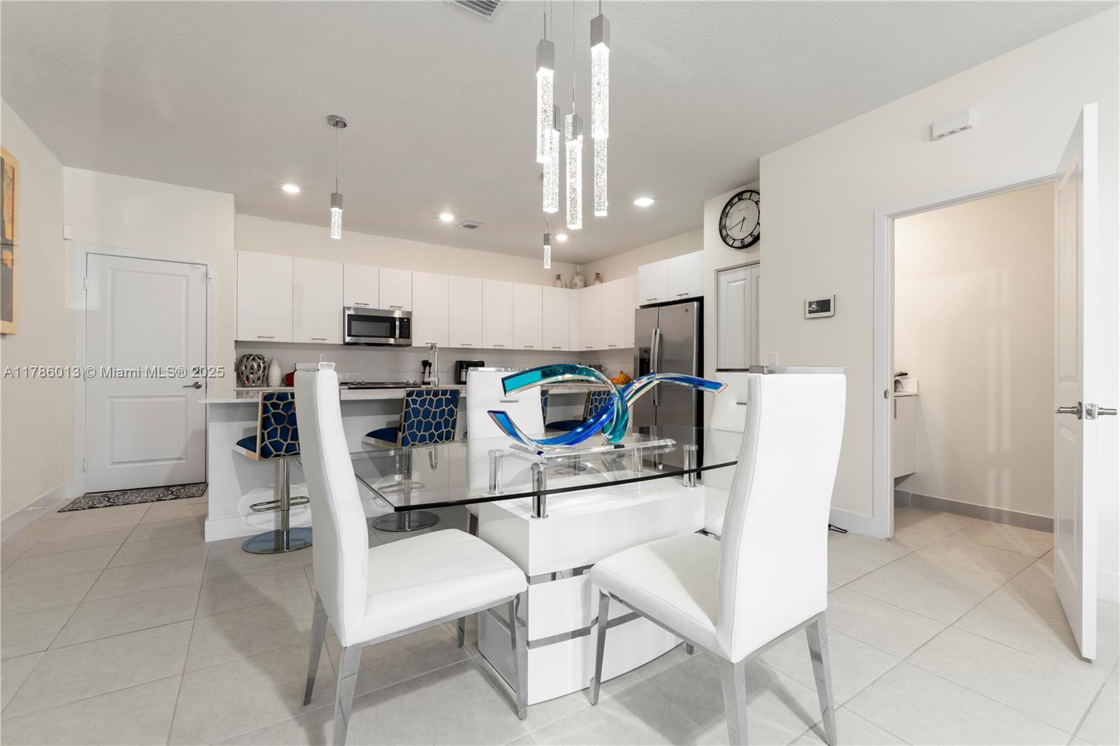 8292 NW 43rd St,Doral, FL 33166