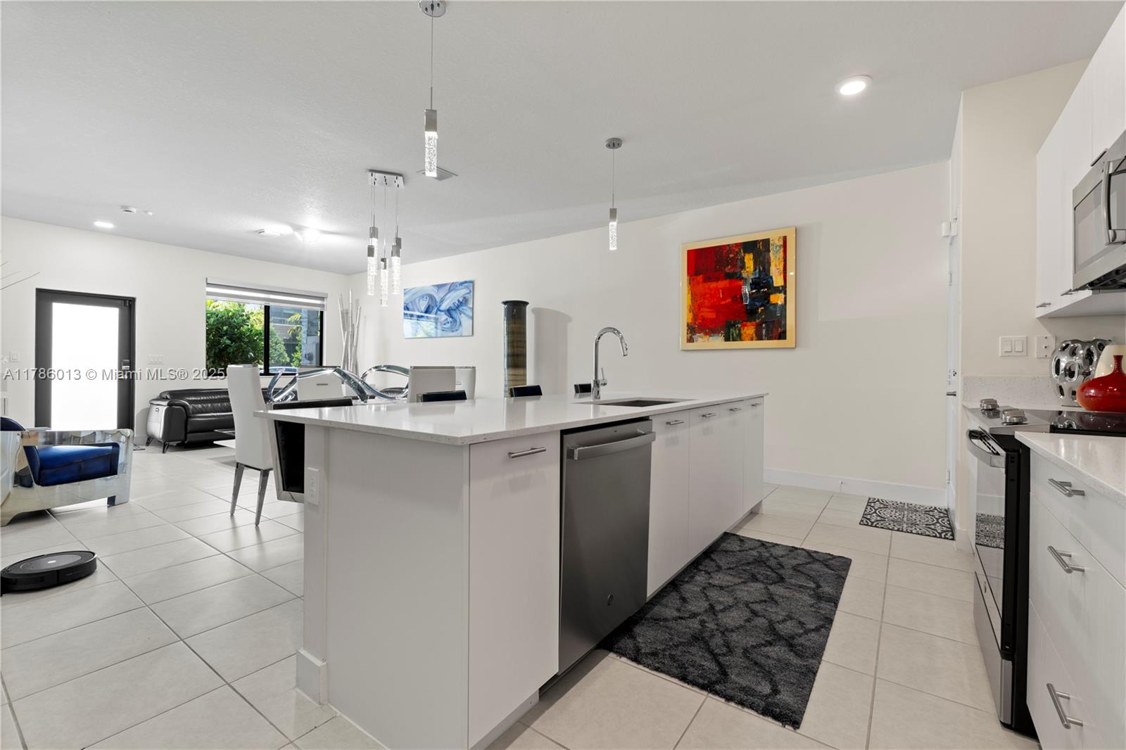 8292 NW 43rd St,Doral, FL 33166