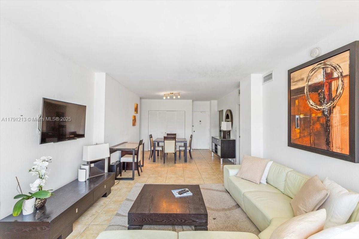 500 Bayview Dr #527 Sunny Isles Beach, FL 33160 500 Bayview Dr #527 Sunny Isles Beach, FL 33160
