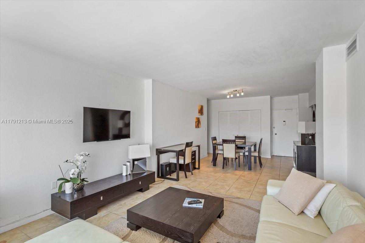 500 Bayview Dr #527 Sunny Isles Beach, FL 33160 500 Bayview Dr #527 Sunny Isles Beach, FL 33160