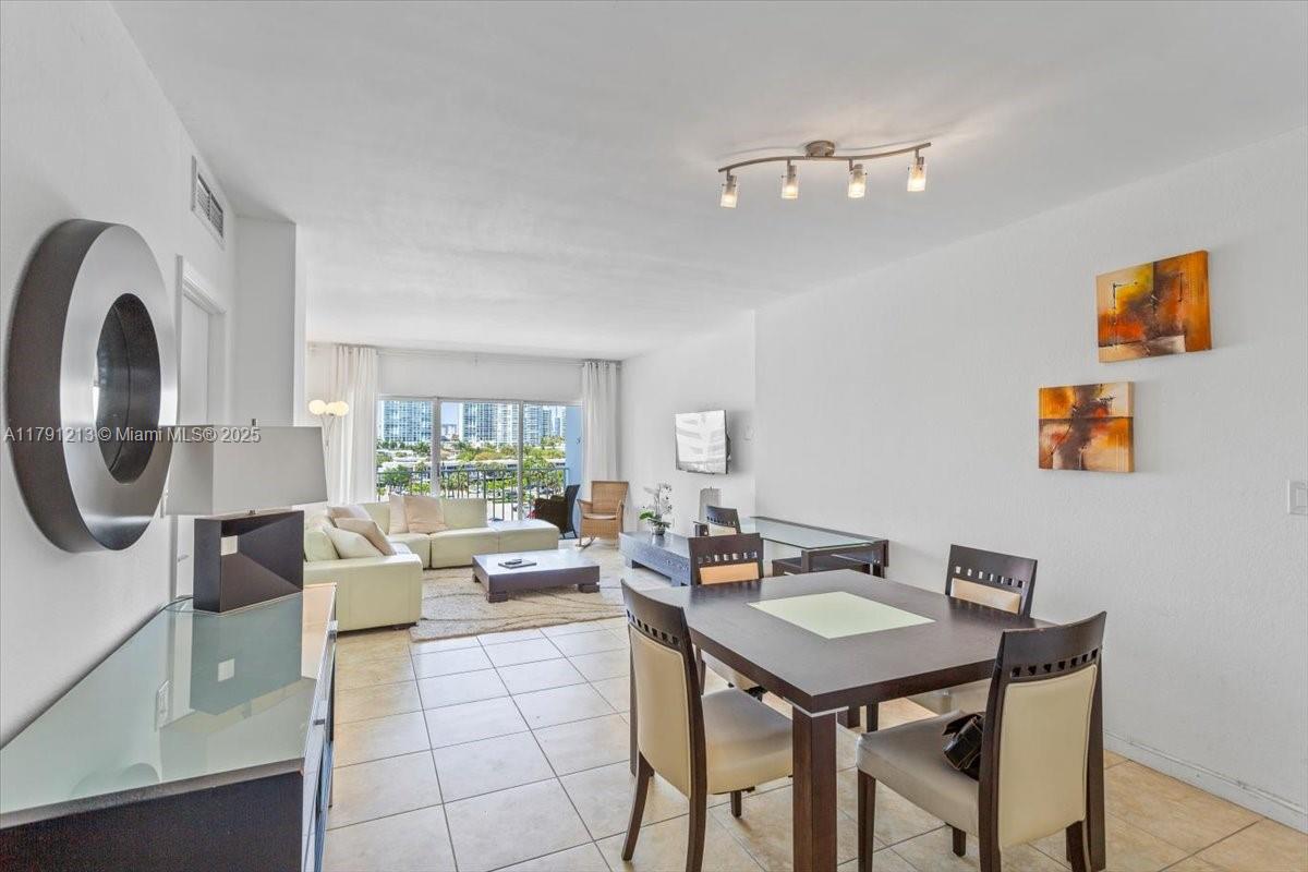 500 Bayview Dr #527 Sunny Isles Beach, FL 33160 500 Bayview Dr #527 Sunny Isles Beach, FL 33160