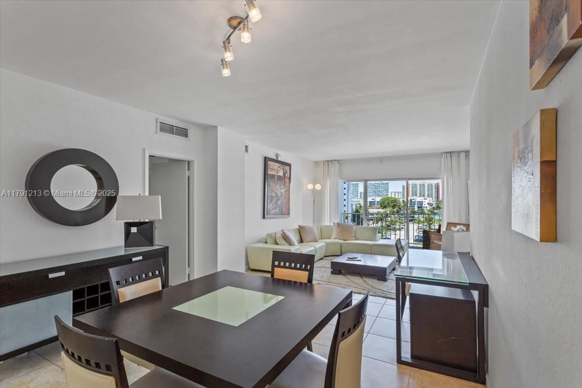 500 Bayview Dr #527 Sunny Isles Beach, FL 33160 500 Bayview Dr #527 Sunny Isles Beach, FL 33160