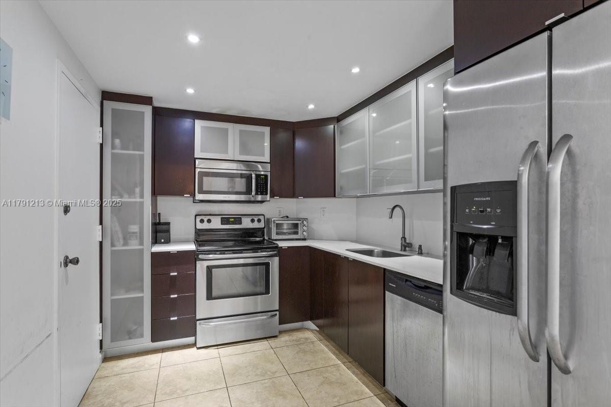 500 Bayview Dr #527 Sunny Isles Beach, FL 33160 500 Bayview Dr #527 Sunny Isles Beach, FL 33160