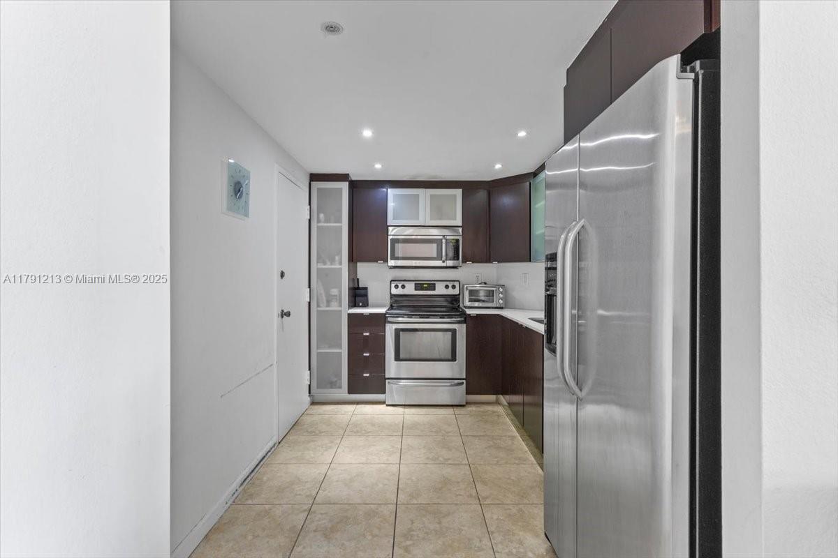 500 Bayview Dr #527 Sunny Isles Beach, FL 33160 500 Bayview Dr #527 Sunny Isles Beach, FL 33160