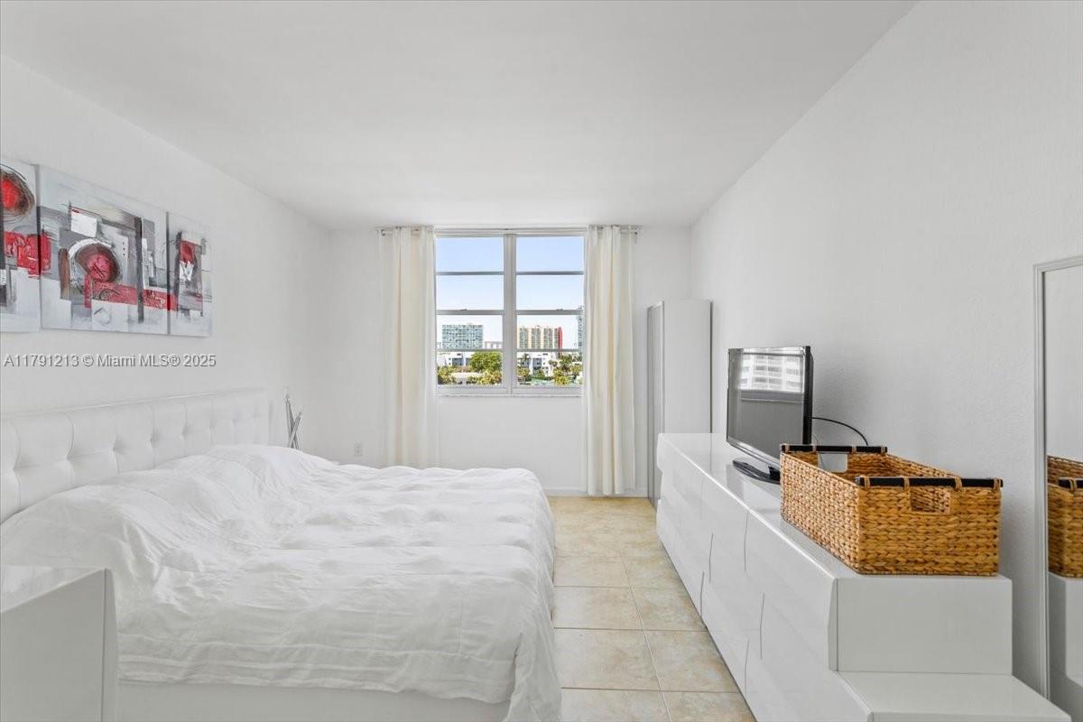 500 Bayview Dr #527 Sunny Isles Beach, FL 33160 500 Bayview Dr #527 Sunny Isles Beach, FL 33160