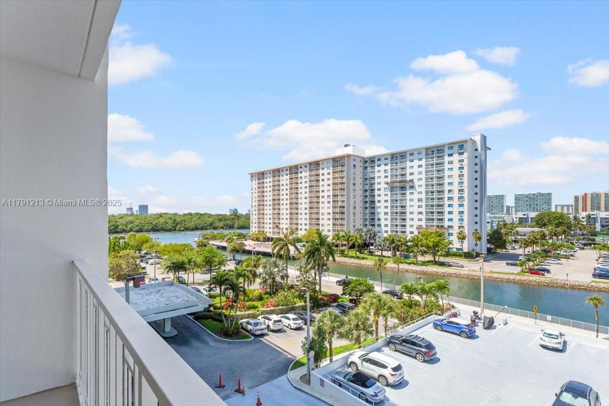 500 Bayview Dr #527 Sunny Isles Beach, FL 33160 500 Bayview Dr #527 Sunny Isles Beach, FL 33160