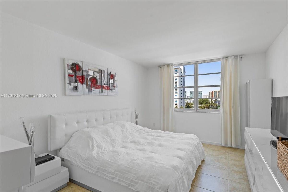 500 Bayview Dr #527 Sunny Isles Beach, FL 33160 500 Bayview Dr #527 Sunny Isles Beach, FL 33160