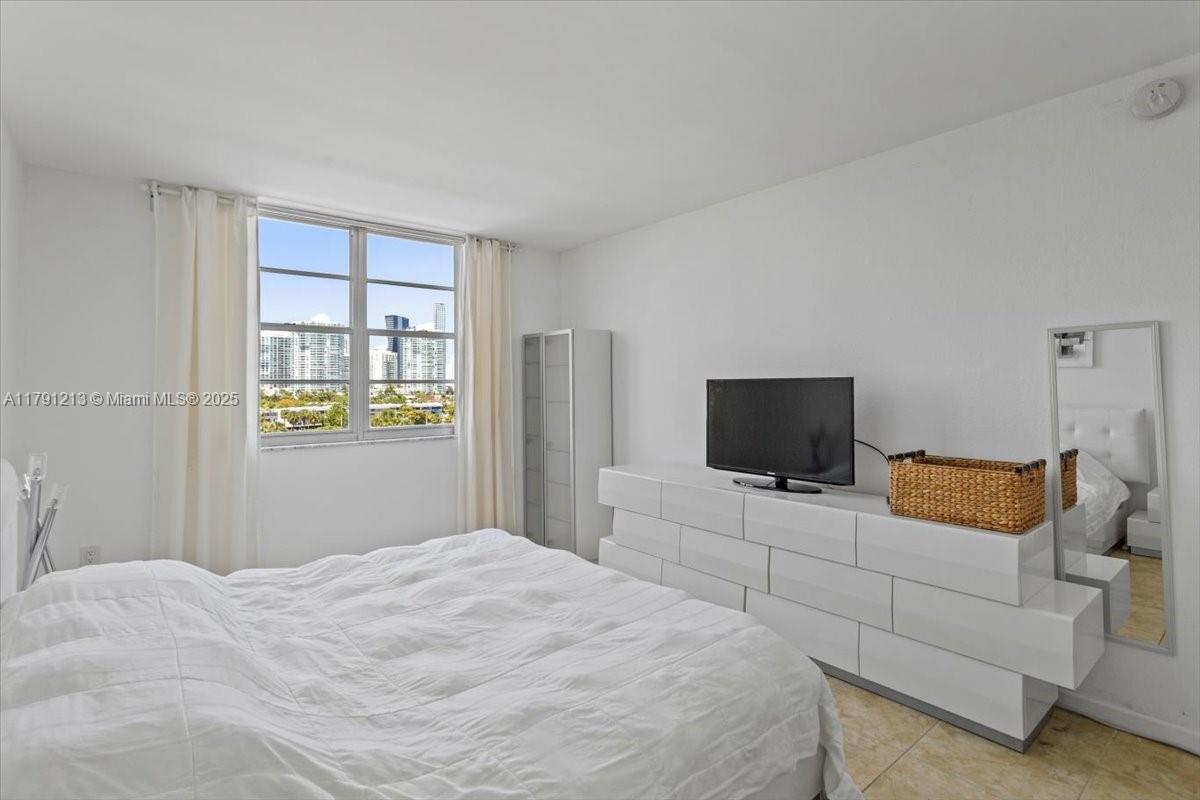 500 Bayview Dr #527 Sunny Isles Beach, FL 33160 500 Bayview Dr #527 Sunny Isles Beach, FL 33160