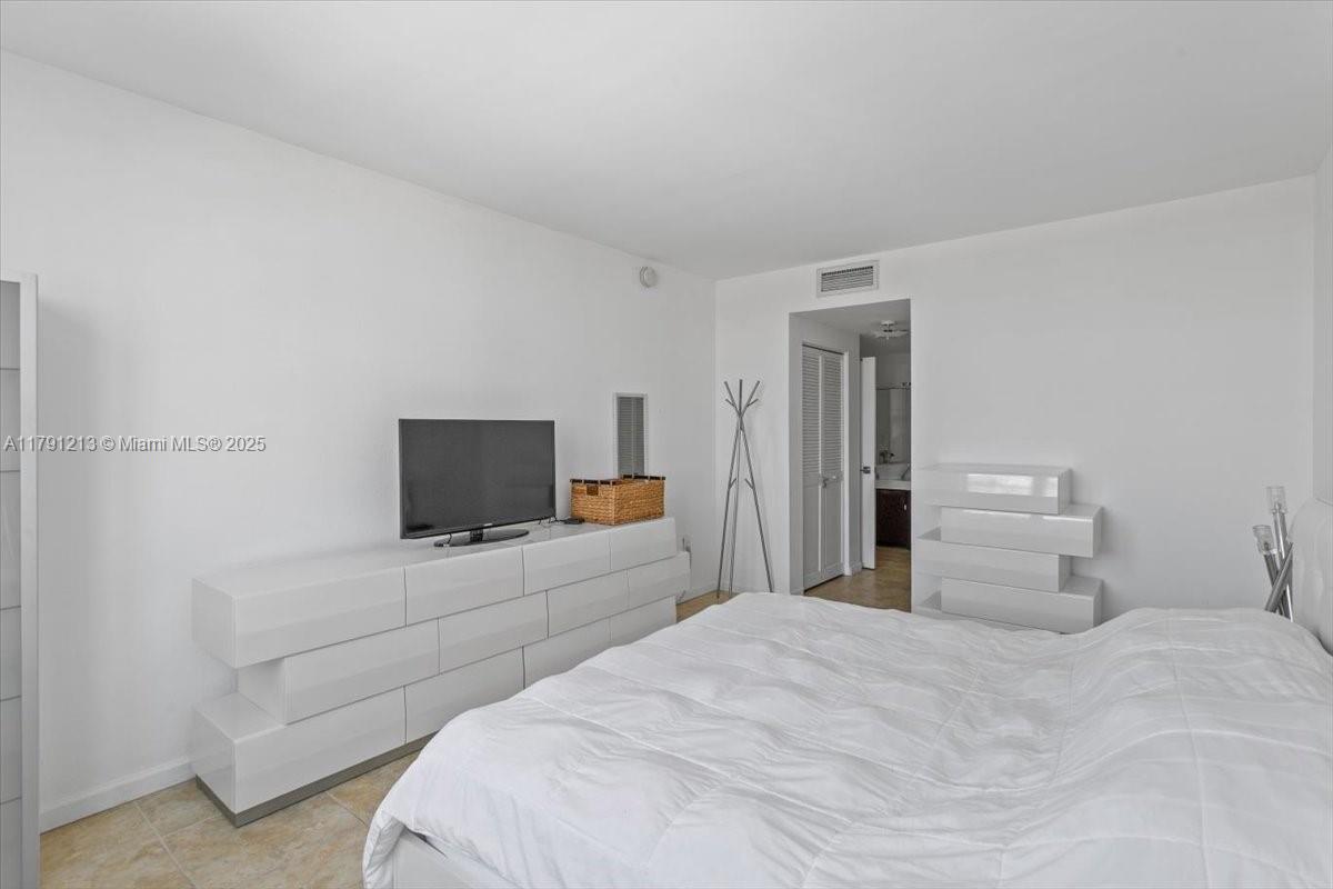 500 Bayview Dr #527 Sunny Isles Beach, FL 33160 500 Bayview Dr #527 Sunny Isles Beach, FL 33160