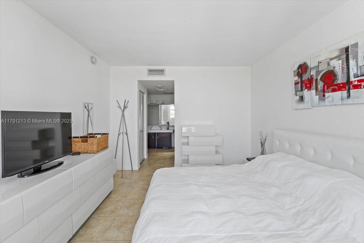 500 Bayview Dr #527 Sunny Isles Beach, FL 33160 500 Bayview Dr #527 Sunny Isles Beach, FL 33160