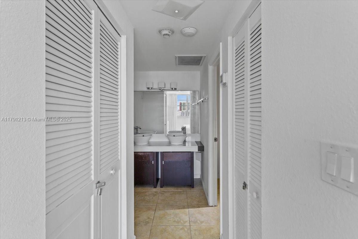 500 Bayview Dr #527 Sunny Isles Beach, FL 33160 500 Bayview Dr #527 Sunny Isles Beach, FL 33160
