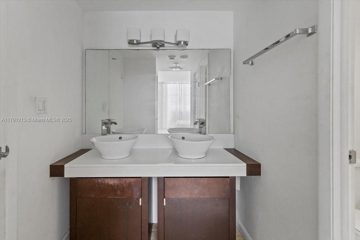 500 Bayview Dr #527 Sunny Isles Beach, FL 33160 500 Bayview Dr #527 Sunny Isles Beach, FL 33160