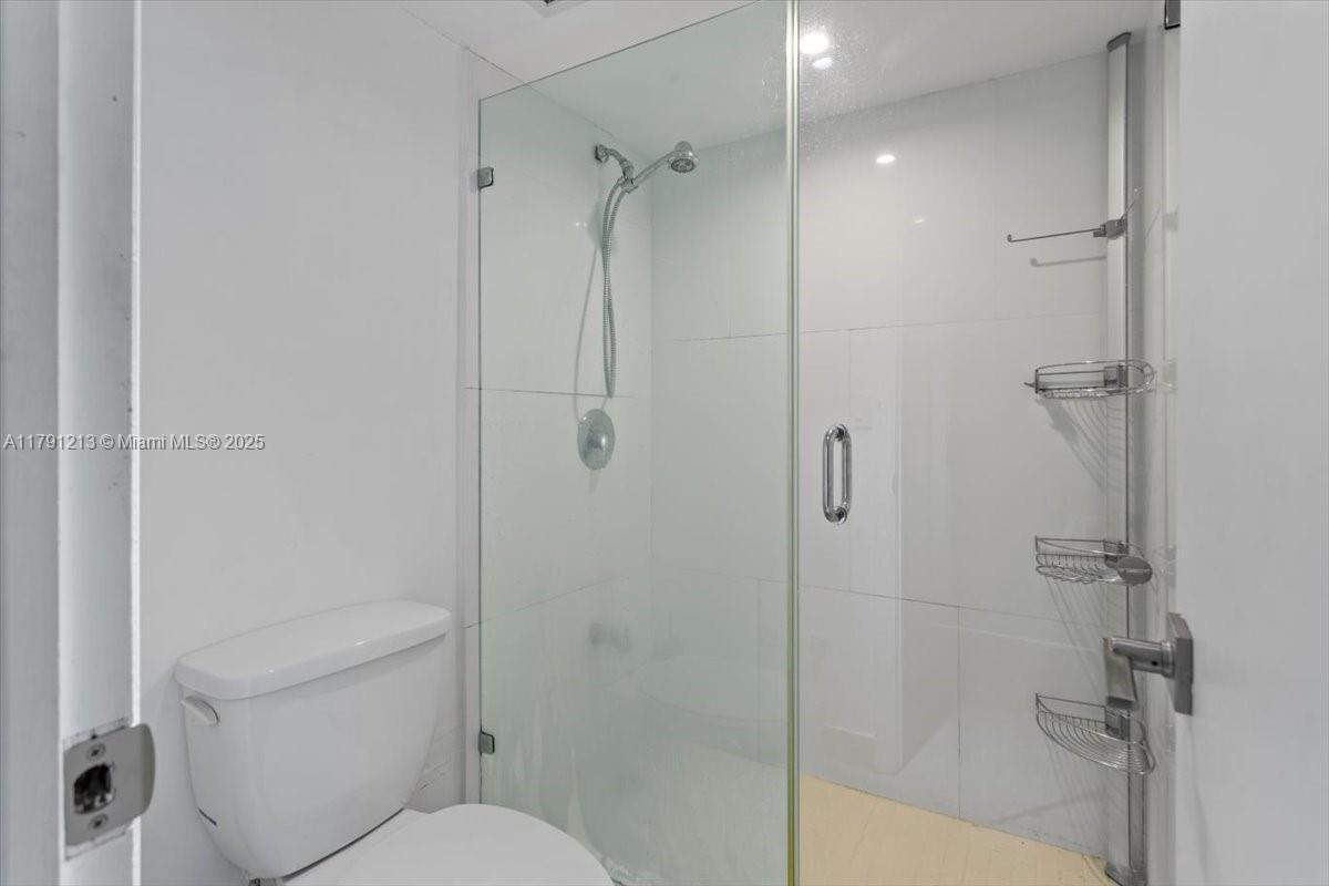 500 Bayview Dr #527 Sunny Isles Beach, FL 33160 500 Bayview Dr #527 Sunny Isles Beach, FL 33160