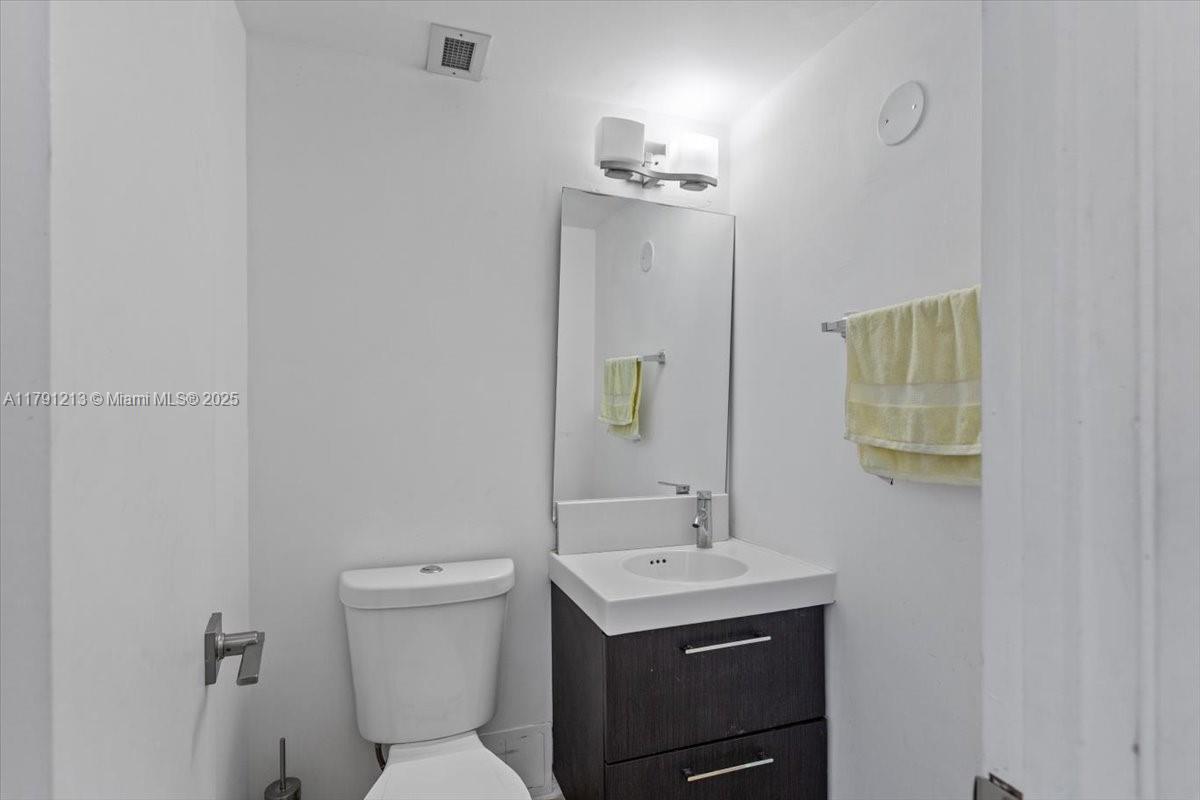 500 Bayview Dr #527 Sunny Isles Beach, FL 33160 500 Bayview Dr #527 Sunny Isles Beach, FL 33160