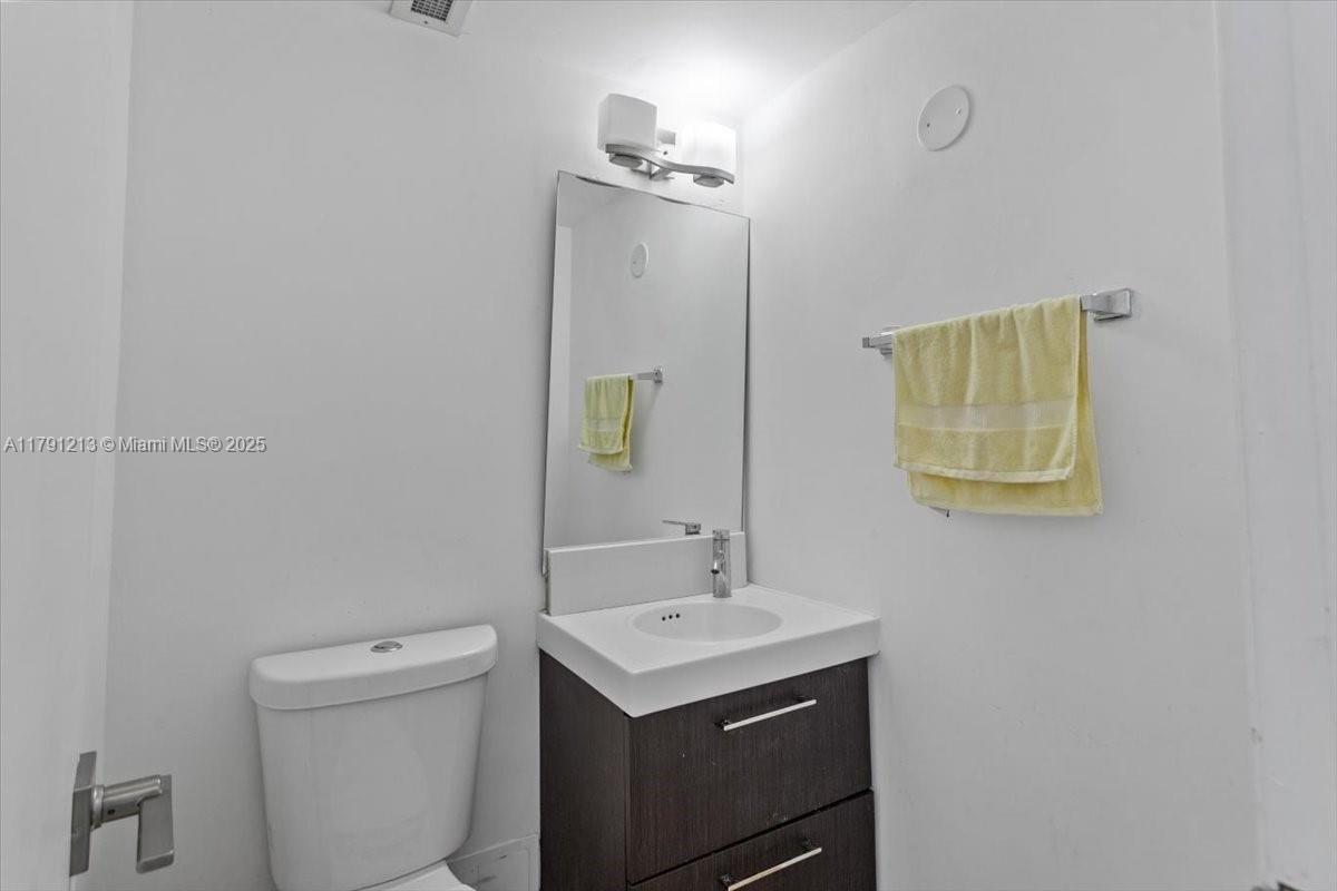 500 Bayview Dr #527 Sunny Isles Beach, FL 33160 500 Bayview Dr #527 Sunny Isles Beach, FL 33160